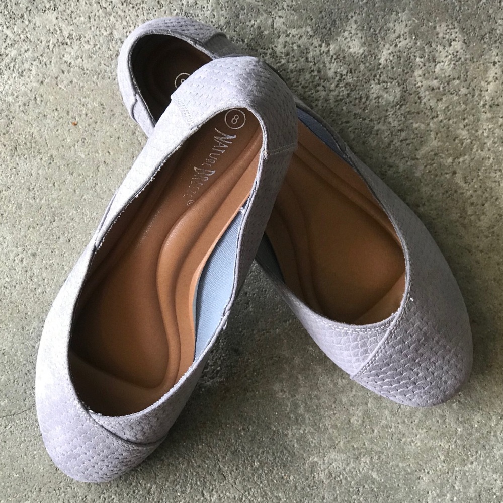 Nature B Scalloped gray faux suede ballerina FLAT - Picture 2 of 8